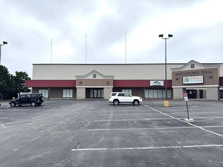 3319-3321 S Business Dr, Sheboygan, WI à louer - Photo de l’immeuble – Image 2 sur 5