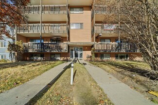 Plus de détails pour 4746 55 St, Red Deer, AB - Logement à vendre