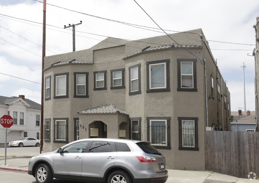 751 E 11th St, Oakland, CA à vendre - Photo de l’immeuble – Image 2 sur 3