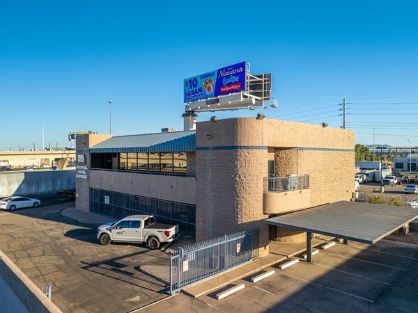 1622 N Black Canyon Fwy, Phoenix, AZ à louer Photo de l’immeuble– Image 1 sur 5