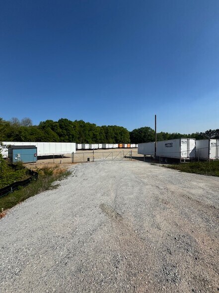 116 Railroad Way, Barnesville, GA à louer - Photo de l’immeuble – Image 3 sur 8