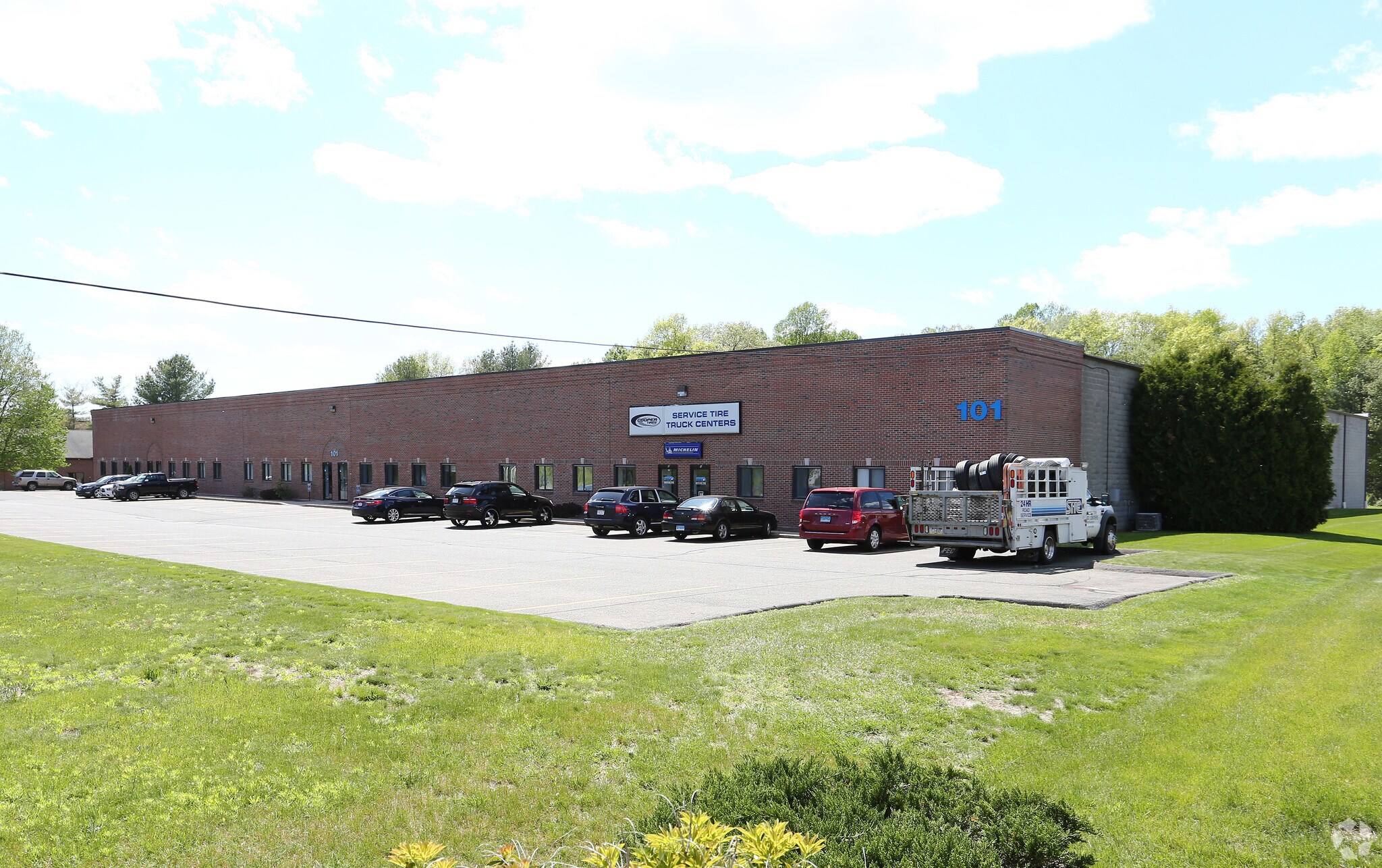 101 W Dudley Town Rd, Bloomfield, CT à louer Photo de l’immeuble– Image 1 sur 11