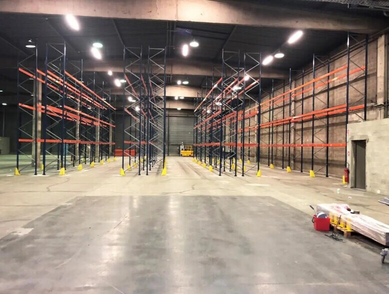 Local d’activités dans Morangis à louer - Photo intérieure – Image 1 sur 7