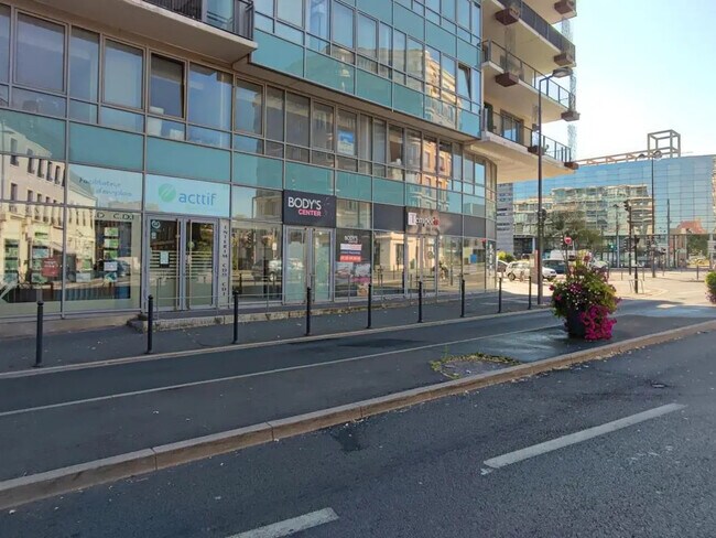 Plus de détails pour Local commercial à louer