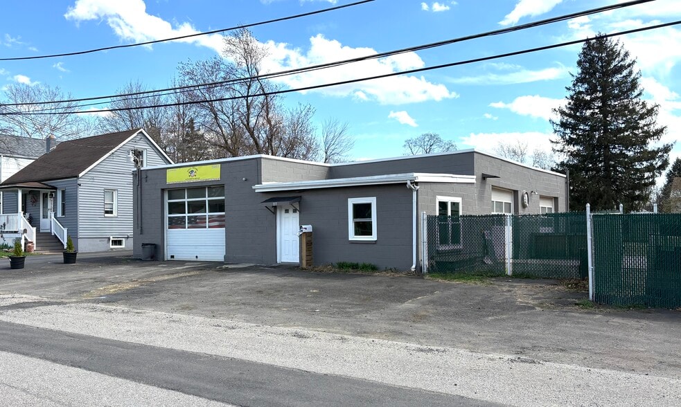 27 Brooks Ave, Morrisville, PA à vendre - Photo de l’immeuble – Image 3 sur 14
