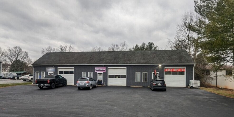 490 Crowell Ln, Lynchburg, VA à louer - Photo de l’immeuble – Image 1 sur 1