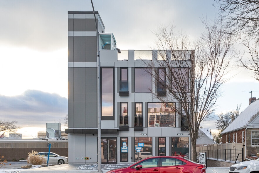 7560 188th St, Fresh Meadows, NY à louer - Photo de l’immeuble – Image 3 sur 8