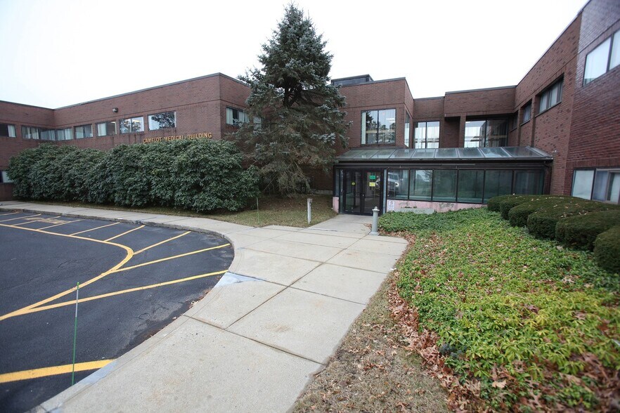 110 Long Pond Rd, Plymouth, MA à louer - Photo de l’immeuble – Image 1 sur 8