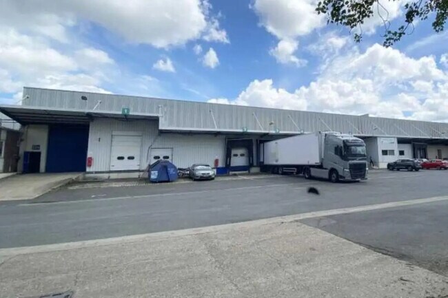 Plus de détails pour Bureau, Local d'activités à louer