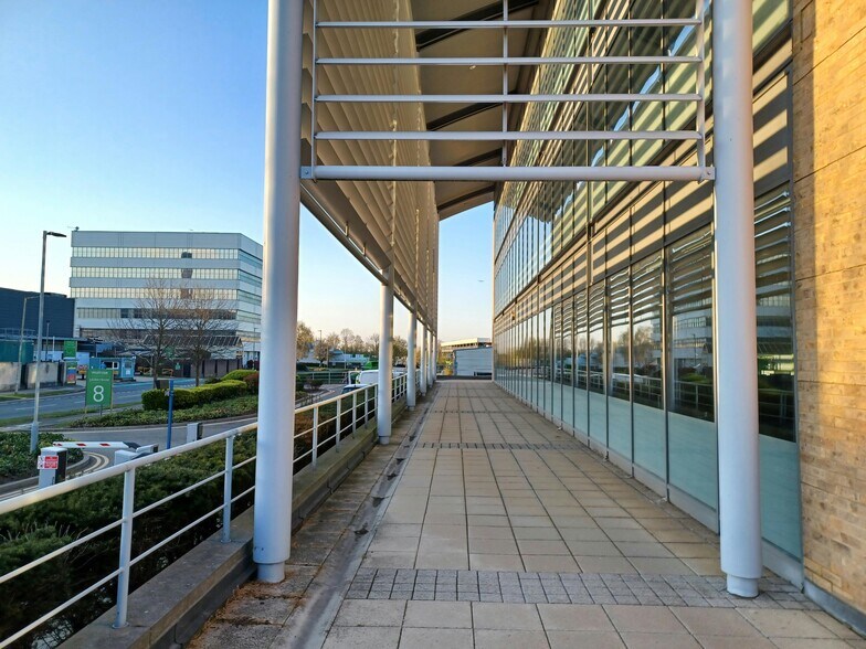 Doncastle Rd, Bracknell à louer - Photo de l’immeuble – Image 2 sur 13