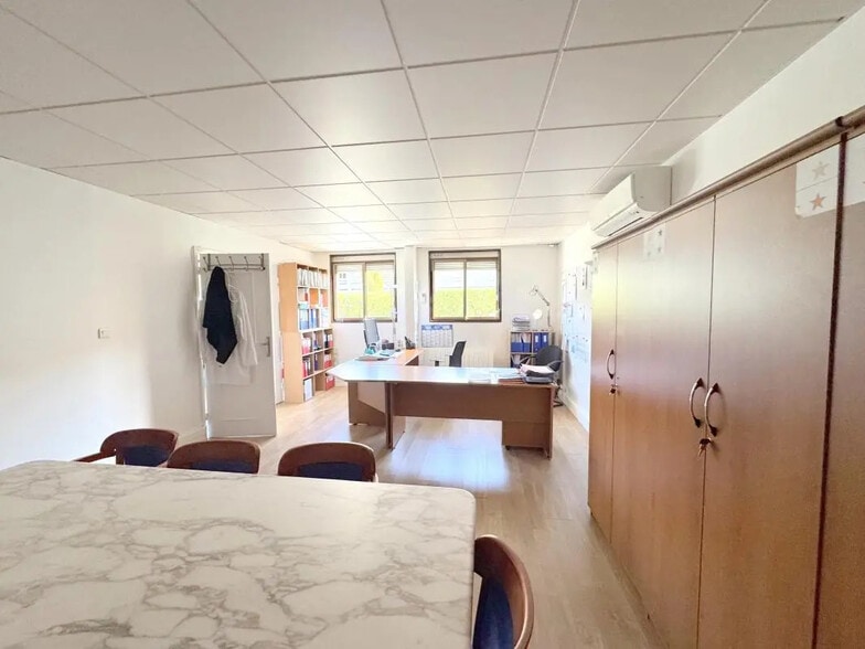 Bureau dans Montesson à louer - Photo de l’immeuble – Image 1 sur 7