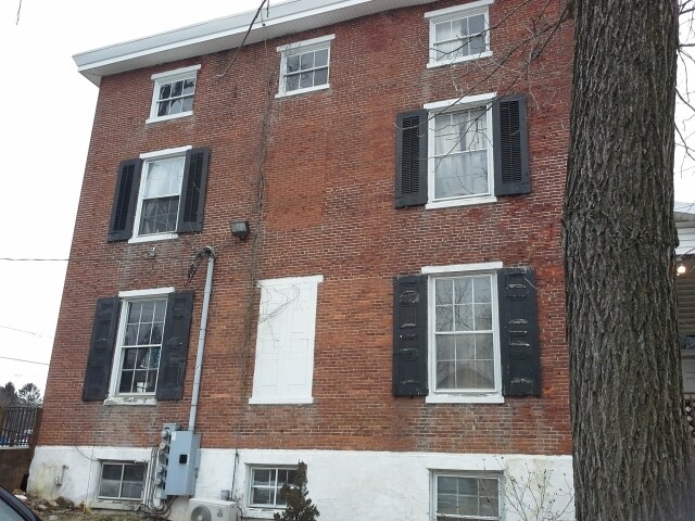 2050 Newark Rd, Lincoln Borough, PA à vendre - Photo de l’immeuble – Image 2 sur 6