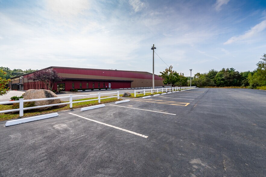 5 Industrial Dr, Mattapoisett, MA à louer - Photo de l’immeuble – Image 2 sur 24