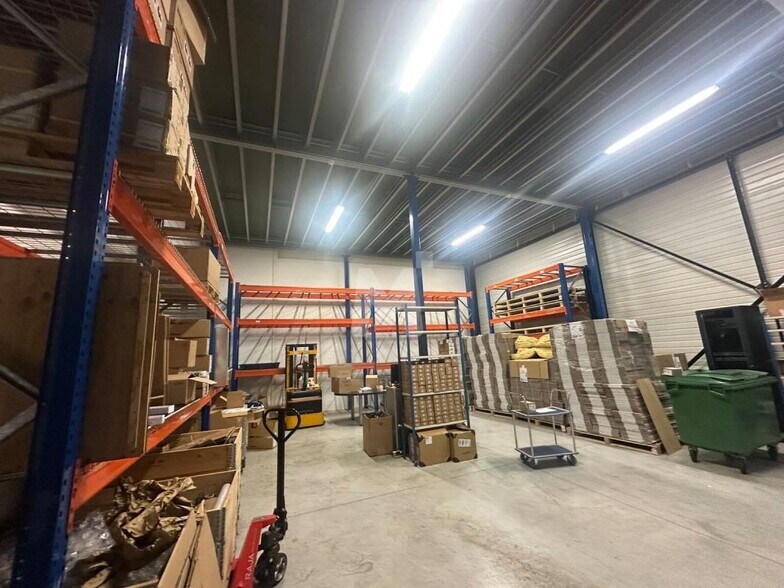 Local d'activités dans Tigery à vendre - Photo de l’immeuble – Image 3 sur 11