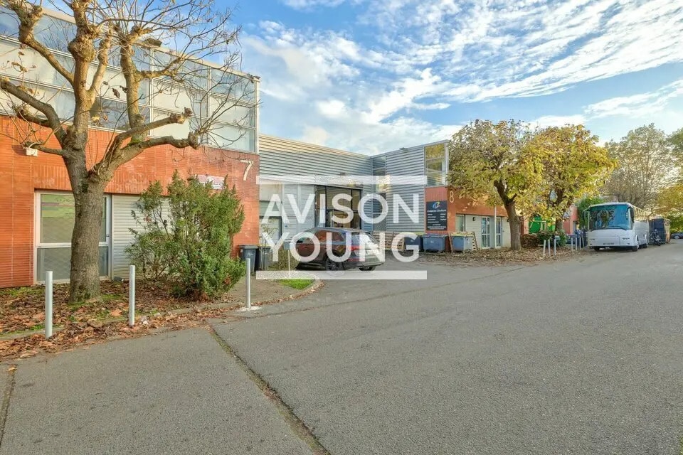 Local d’activités dans Gonesse à louer Photo de l’immeuble– Image 1 sur 8