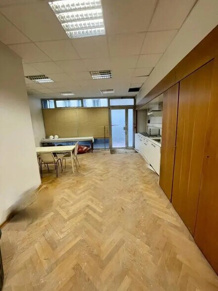 Local commercial dans Reims à louer - Photo de l’immeuble – Image 1 sur 4