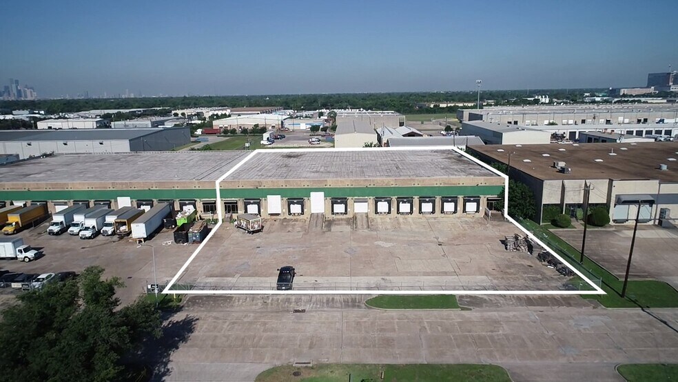 4545 Eastpark Dr, Houston, TX à louer - Photo de l’immeuble – Image 2 sur 9