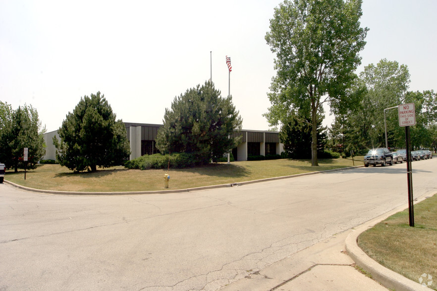 1827 Janke Dr, Northbrook, IL à louer - Photo de l’immeuble – Image 2 sur 3