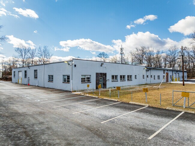 Plus de détails pour 101 Clinton Rd, Fairfield, NJ - Industriel/Logistique à louer