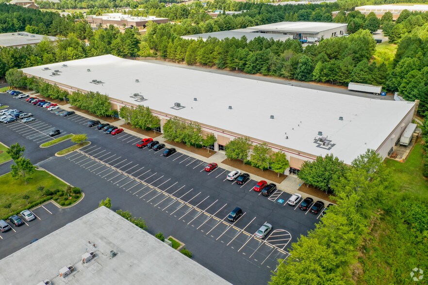 4555 Atwater Ct, Buford, GA à louer - Photo de l’immeuble – Image 2 sur 6