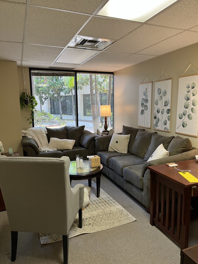 30423 Canwood St, Agoura Hills, CA 91301 - Lot 129 -  - Photo intérieure - Image 1 of 3
