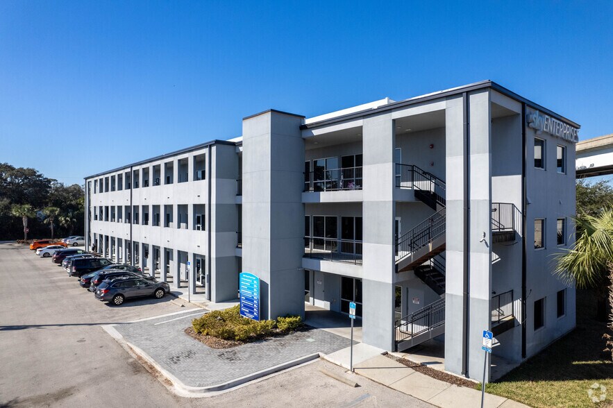 2300 Marsh Point Rd, Neptune Beach, FL à louer - Photo de l’immeuble – Image 2 sur 26