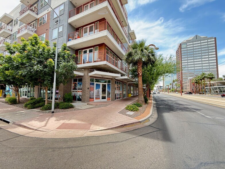 3601 N Central Ave, Phoenix, AZ à louer - Photo de l’immeuble – Image 3 sur 9
