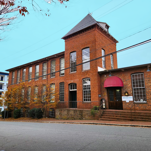 200 Brookstown Ave, Winston-Salem, NC à louer - Photo de l’immeuble – Image 2 sur 40