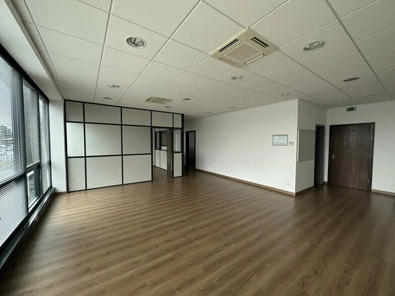 Bureau dans Bischheim à louer - Photo de l’immeuble – Image 2 sur 3
