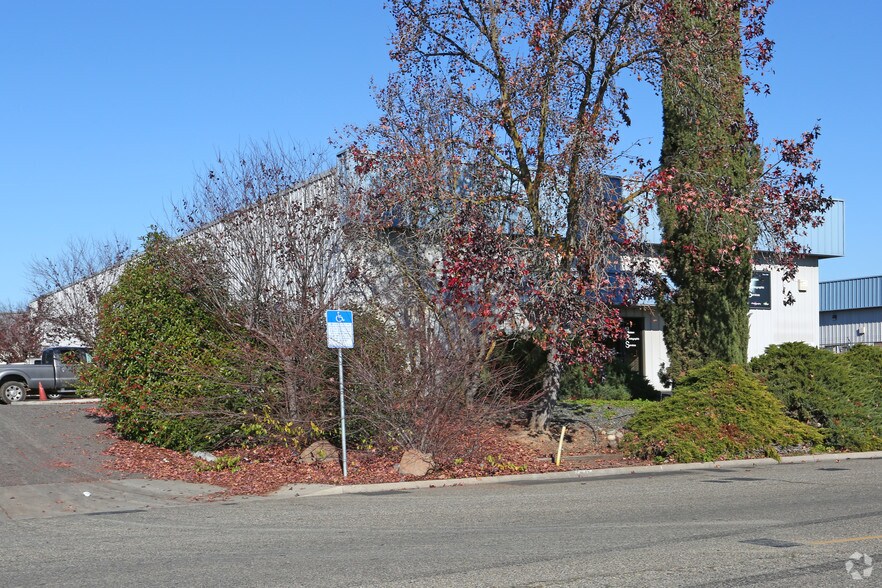 642 Hi Tech Pky, Oakdale, CA à louer - Photo de l’immeuble – Image 3 sur 3
