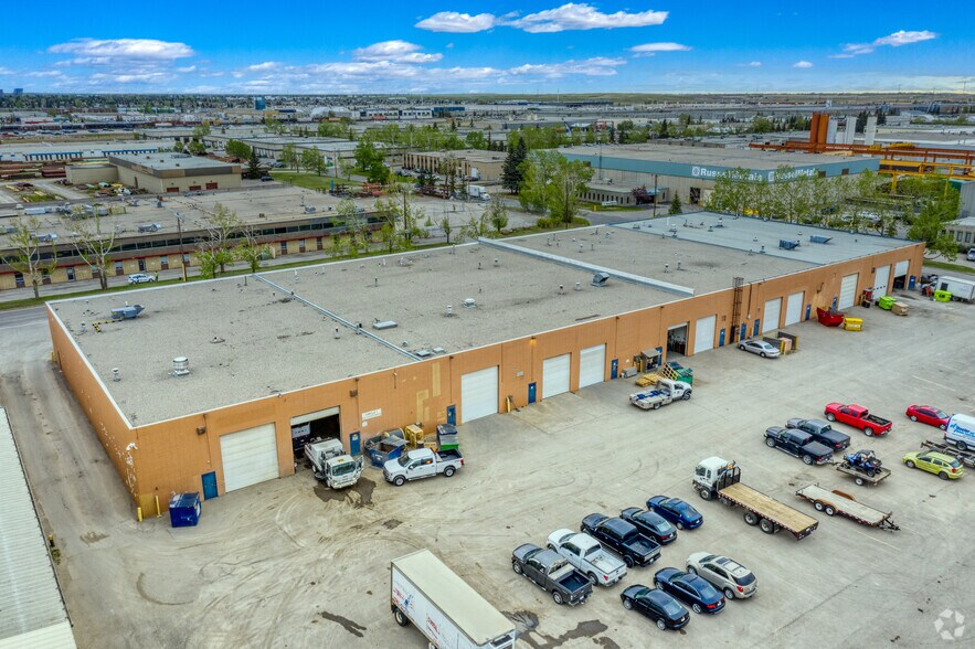 3925 56th Ave SE, Calgary, AB à louer - Photo de l’immeuble – Image 3 sur 4