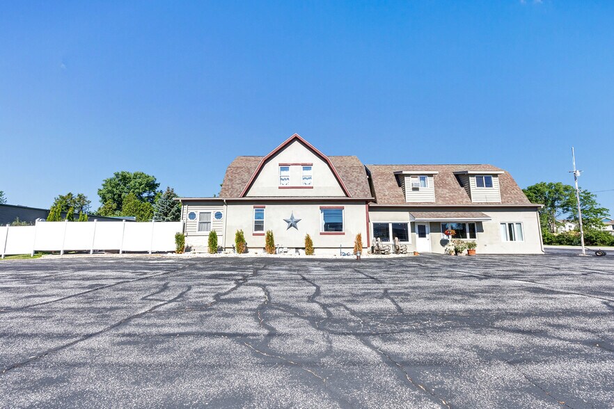 513-529 Duluth Ave, Sturgeon Bay, Sturgeon Bay, WI à vendre - Photo de l’immeuble – Image 1 sur 51