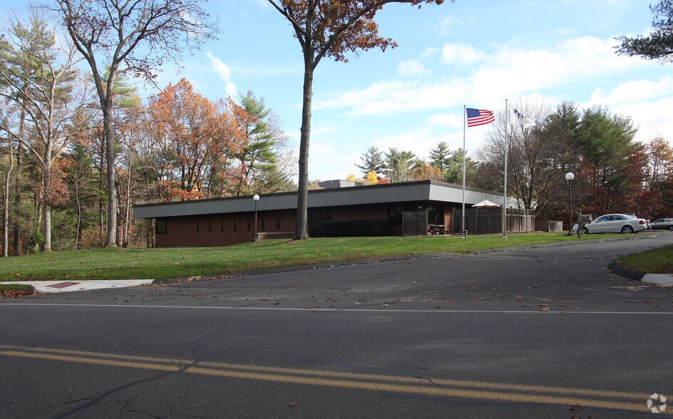 40 Darling Dr, Avon, CT à louer - Photo principale – Image 1 sur 3