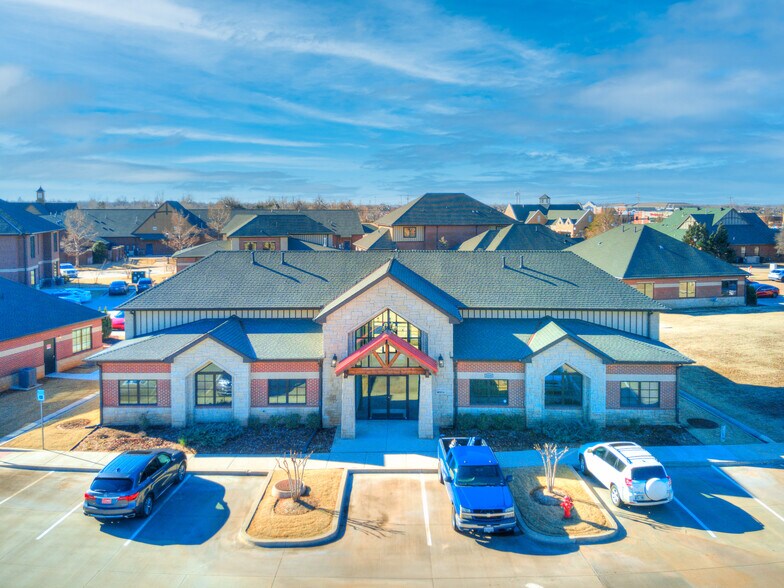 2836 N Kelly Ave, Edmond, OK à louer - Photo de l’immeuble – Image 1 sur 31