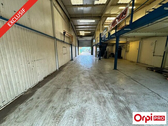 Plus de détails pour Local d'activités à louer