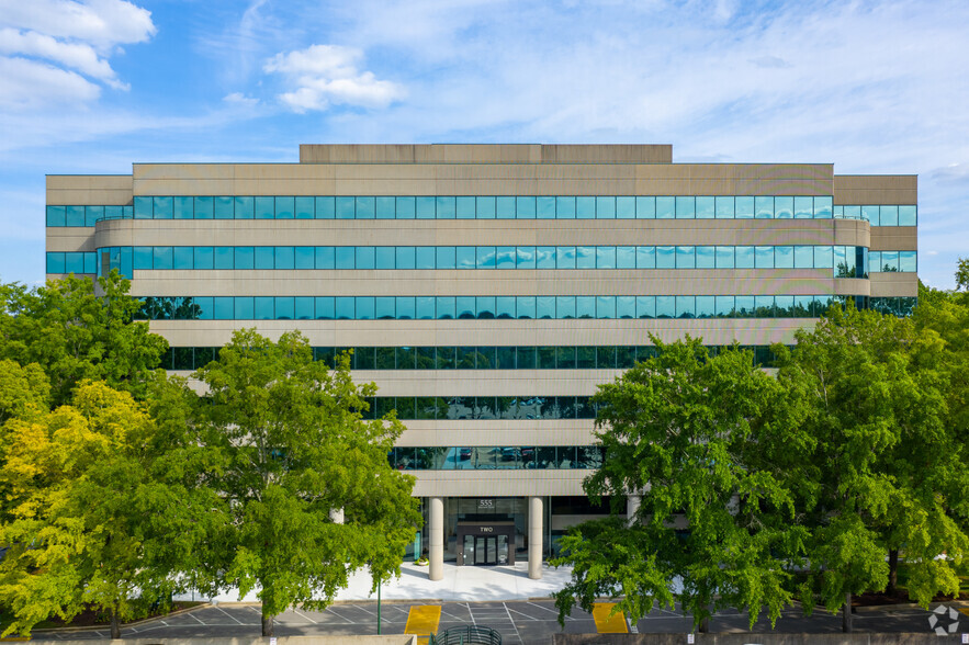 555-565 Marriott Dr, Nashville, TN à louer - Photo de l’immeuble – Image 3 sur 13