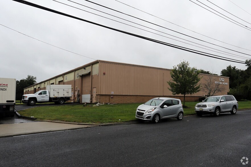 1702 Industrial Hwy, Cinnaminson, NJ à louer - Photo principale – Image 1 sur 3