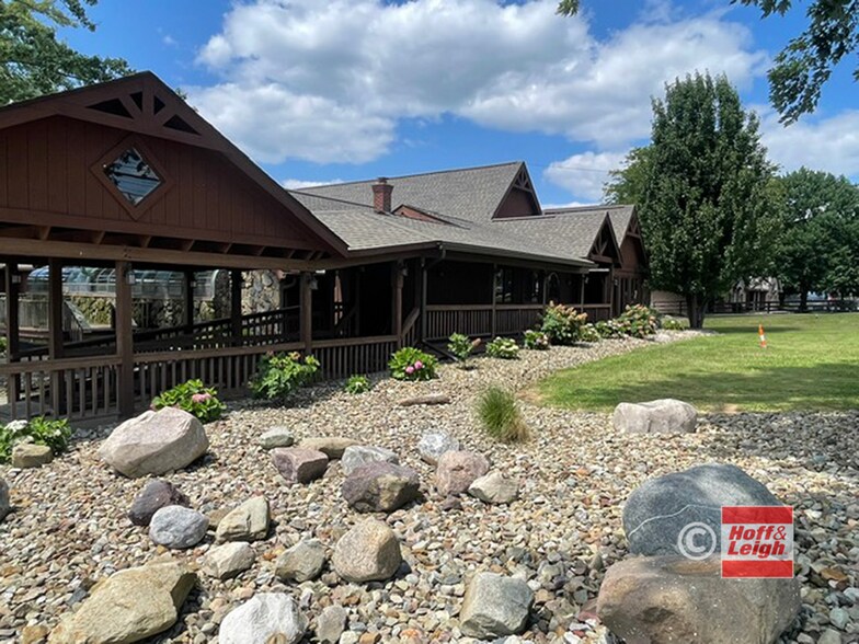 335 S Main St, Munroe Falls, OH à vendre - Photo de l’immeuble – Image 2 sur 13