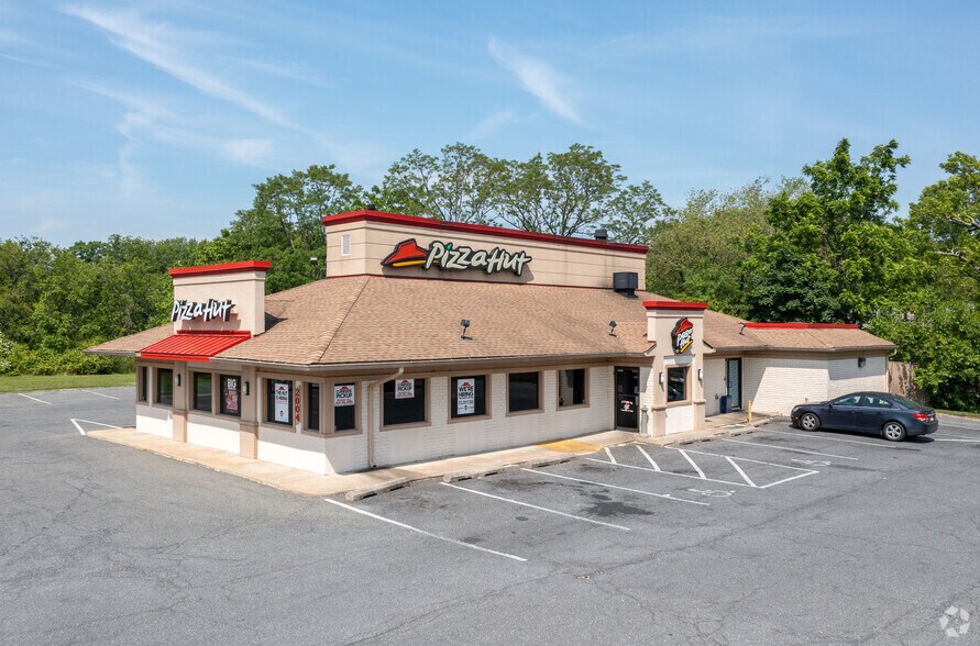 2004 Eastern Blvd, Middle River, MD à vendre - Photo de l’immeuble – Image 1 sur 4
