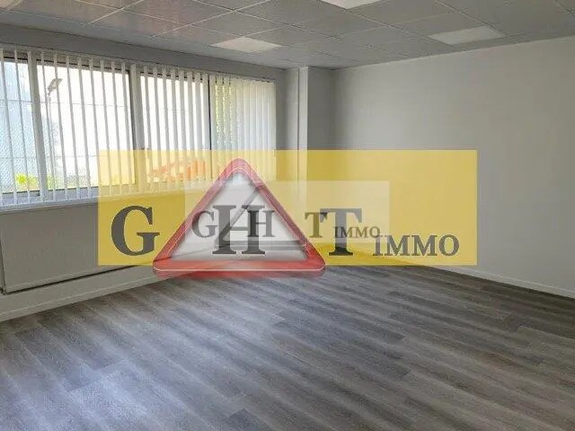 Bureau dans Neuilly-sur-Marne à louer - Photo de l’immeuble – Image 2 sur 5