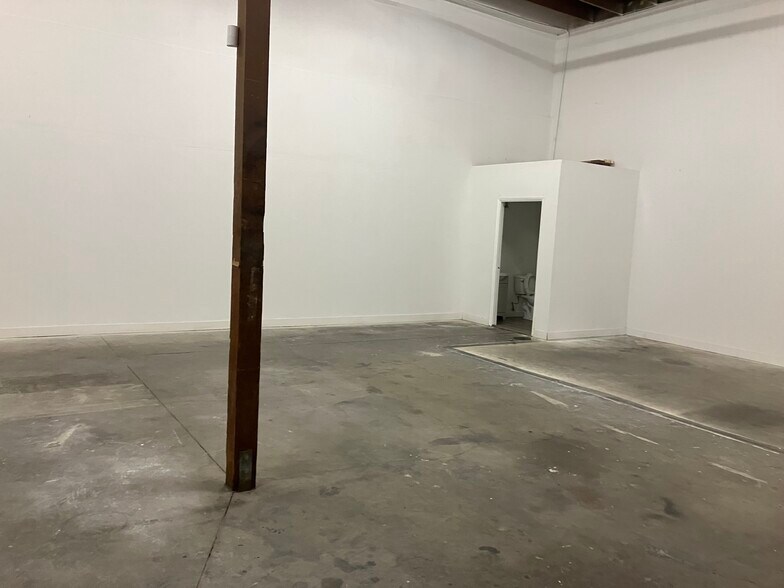 18816 Corby Ave, Artesia, CA à louer - Photo de l’immeuble – Image 2 sur 7