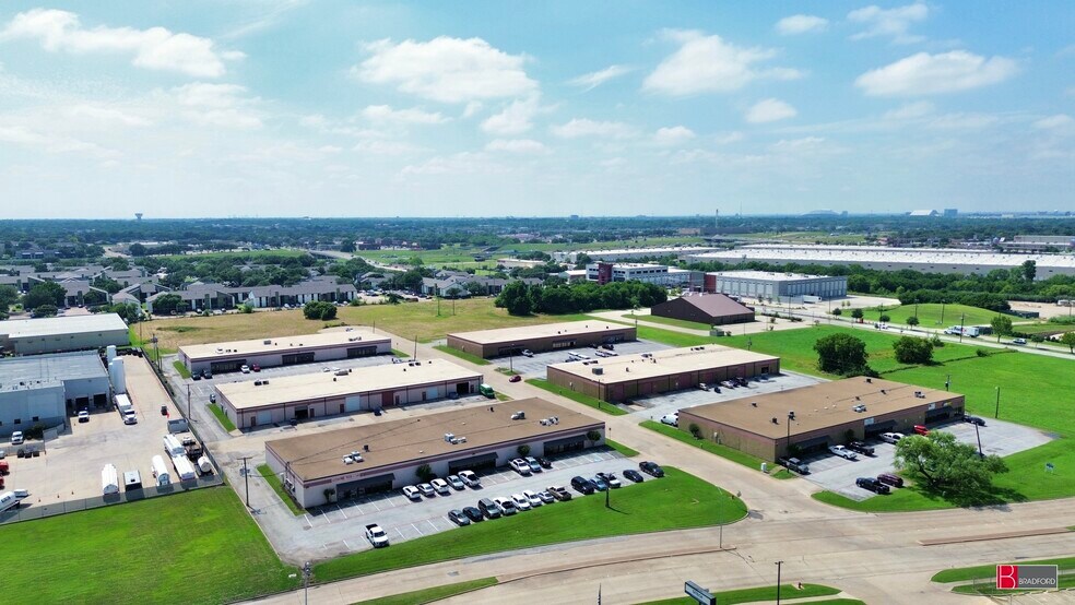 2601-2621 Aero Dr, Grand Prairie, TX à louer - Photo de l’immeuble – Image 1 sur 3