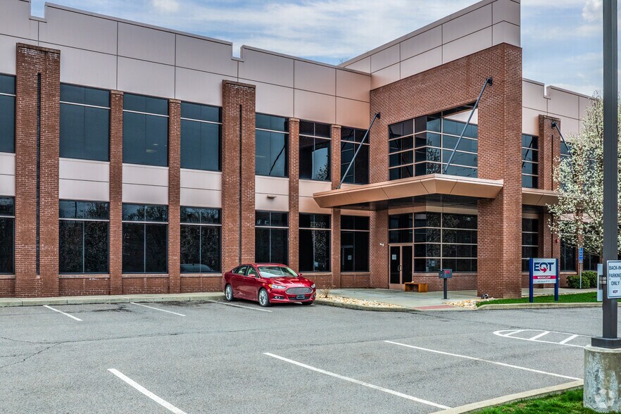 400 Woodcliff Dr, Canonsburg, PA à vendre - Photo de l’immeuble – Image 2 sur 4