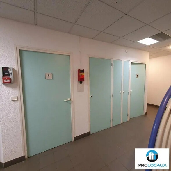 Bureau dans SAINT EGREVE à vendre - Photo de l’immeuble – Image 1 sur 12