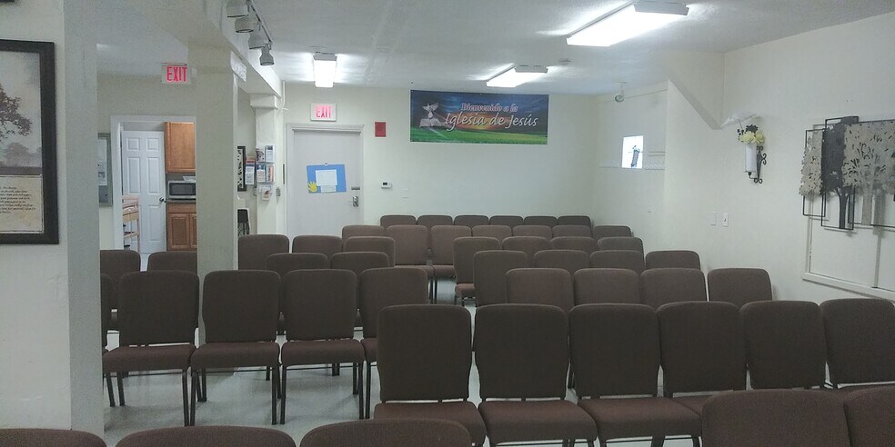 14 Felton St, Waltham, MA à louer - Photo de l’immeuble – Image 3 sur 10