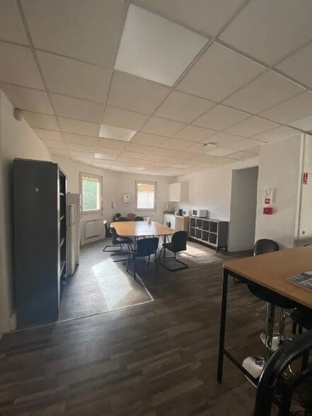 6 Rue De L'Abbe Hazard, Nanterre à louer - Photo de l’immeuble – Image 2 sur 12