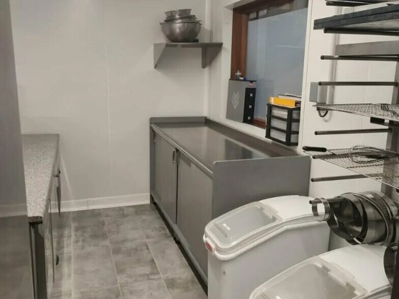 Local d’activités dans Rouen à louer - Photo intérieure – Image 2 sur 4