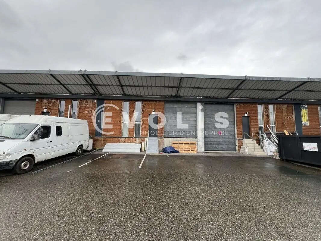 Local d’activités dans Saint-Priest à louer Photo de l’immeuble– Image 1 sur 6