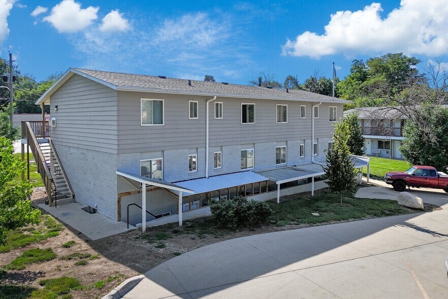 2127 Indianola Ave, Des Moines, IA à vendre - Photo de l’immeuble – Image 3 sur 4