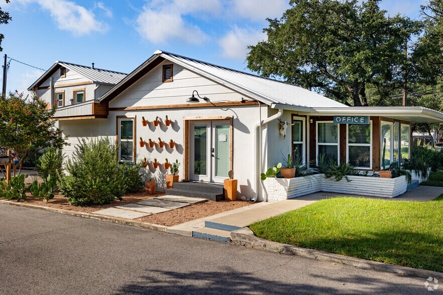 902 Main St, Blanco, TX à vendre - Photo de l’immeuble – Image 1 sur 31
